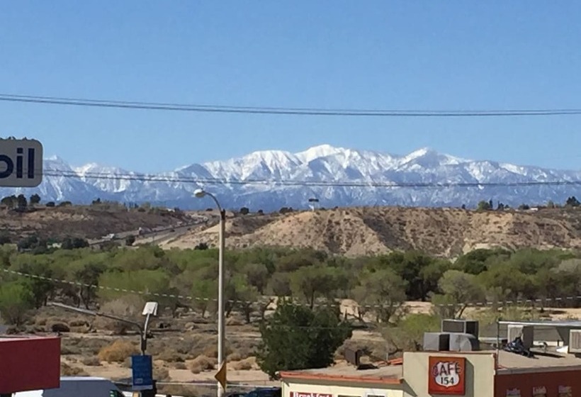 فندق Hilltop Inn & Suites