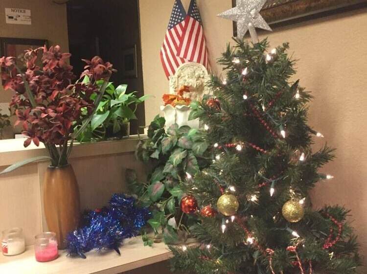 فندق Hilltop Inn & Suites