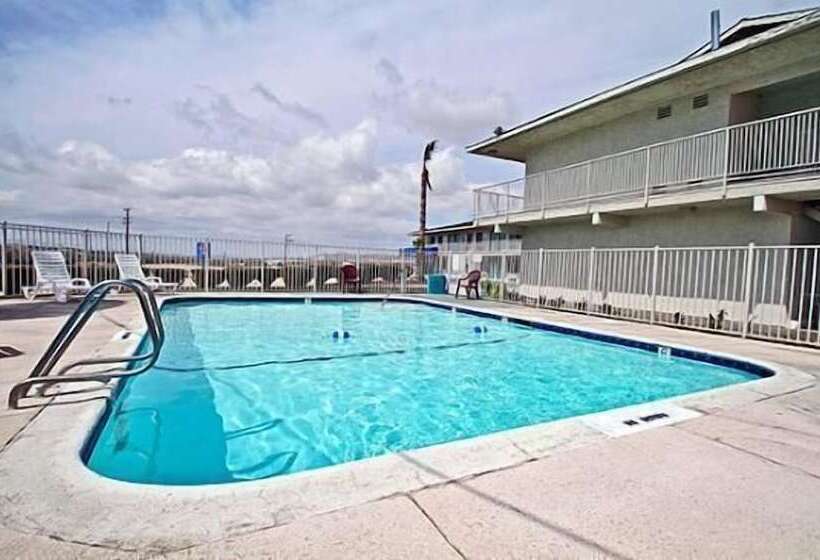 فندق Hilltop Inn & Suites