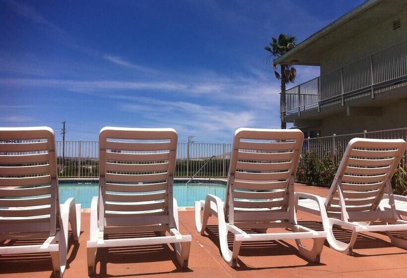 فندق Hilltop Inn & Suites