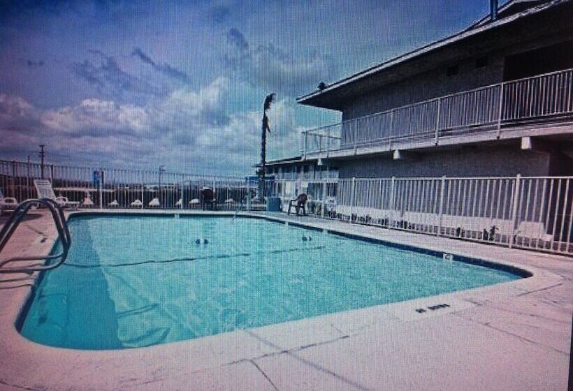 فندق Hilltop Inn & Suites