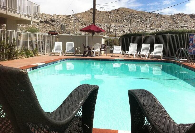 فندق Hilltop Inn & Suites