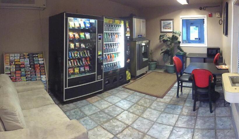 فندق Hilltop Inn & Suites