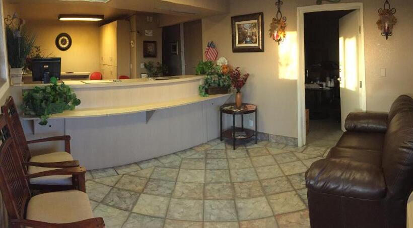 فندق Hilltop Inn & Suites