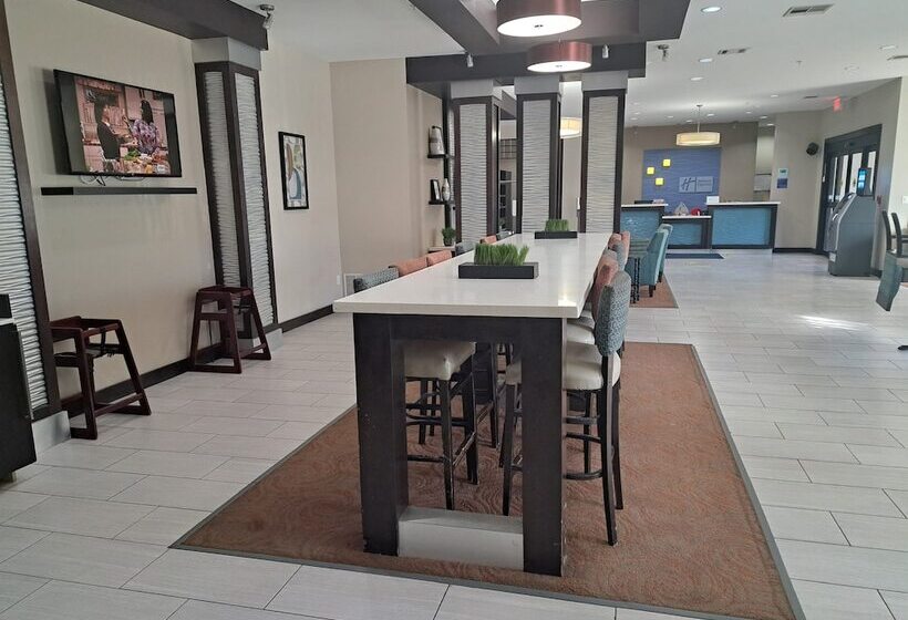 호텔 Holiday Inn Express Kenedy By Ihg