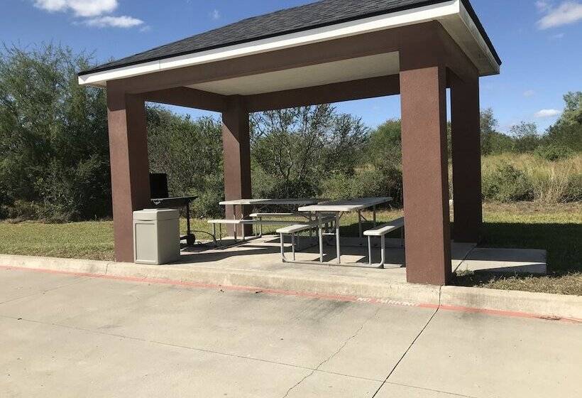 호텔 Holiday Inn Express Kenedy By Ihg