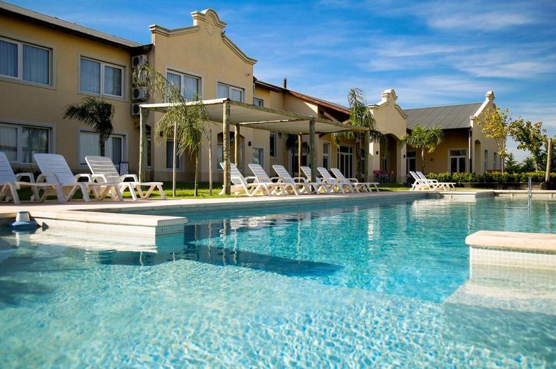 Отель Howard Johnson Trenque Lauquen