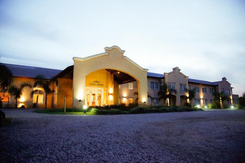 Отель Howard Johnson Trenque Lauquen