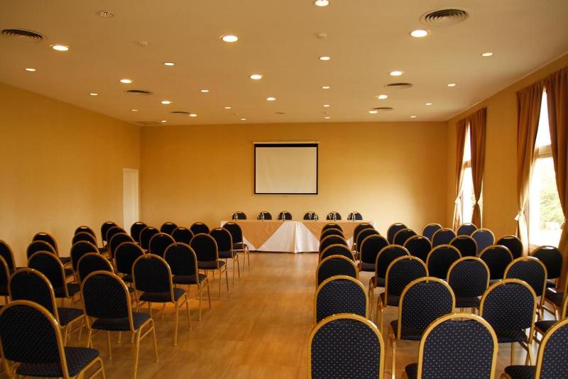 Отель Howard Johnson Trenque Lauquen