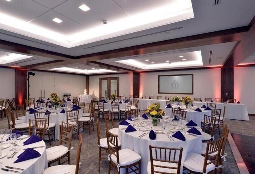 Отель Inn At Villanova University