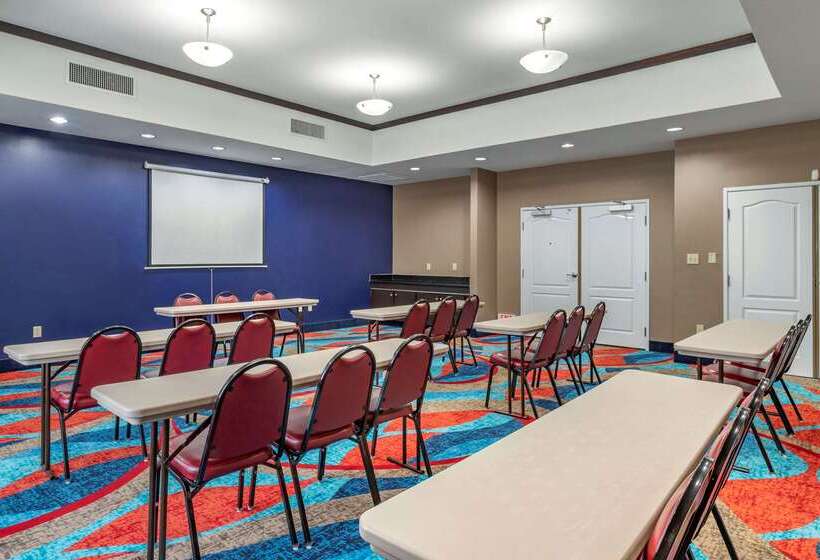 호텔 Comfort Inn & Suites