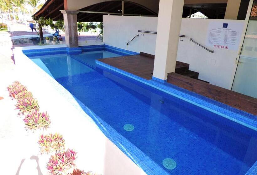 בית מלון כפרי Marina Banderas Suites