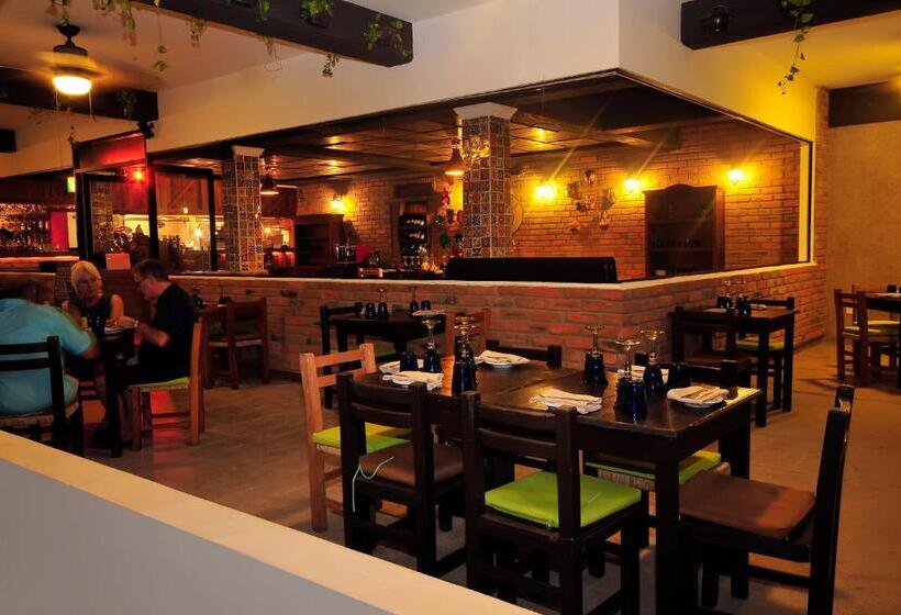 בית מלון כפרי Marina Banderas Suites