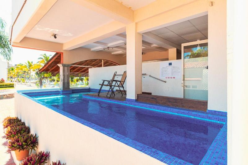 בית מלון כפרי Marina Banderas Suites