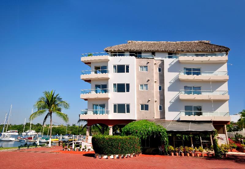 בית מלון כפרי Marina Banderas Suites