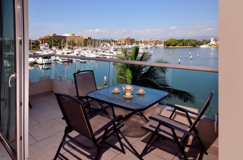 בית מלון כפרי Marina Banderas Suites