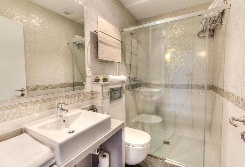 Отель Montenegro Compostela