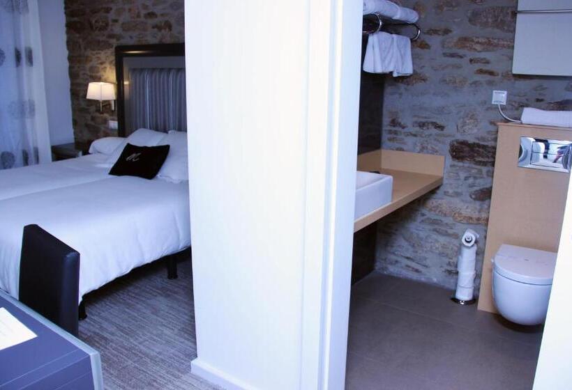 Отель Montenegro Compostela