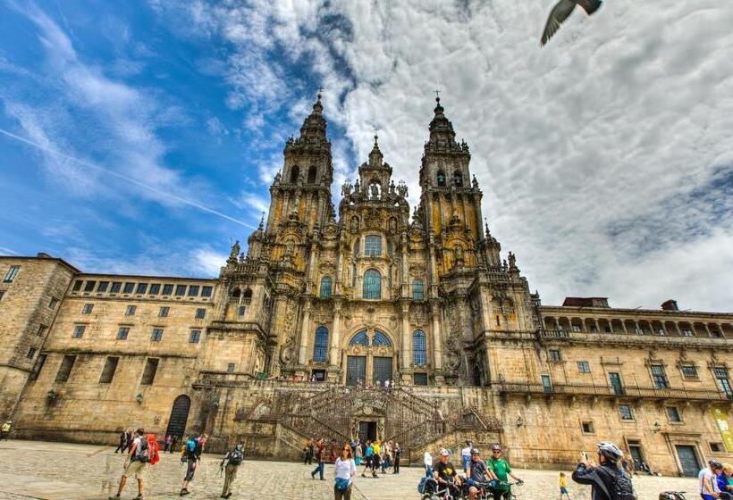 Отель Montenegro Compostela