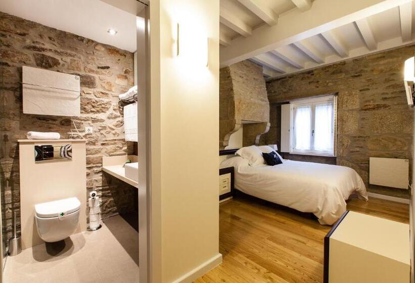 Отель Montenegro Compostela