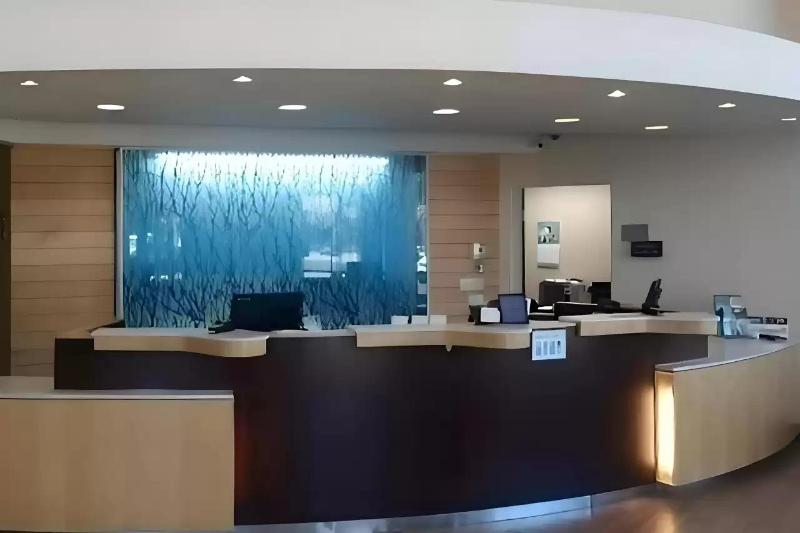 בית מלון כפרי Peach Tree Inn And Suites