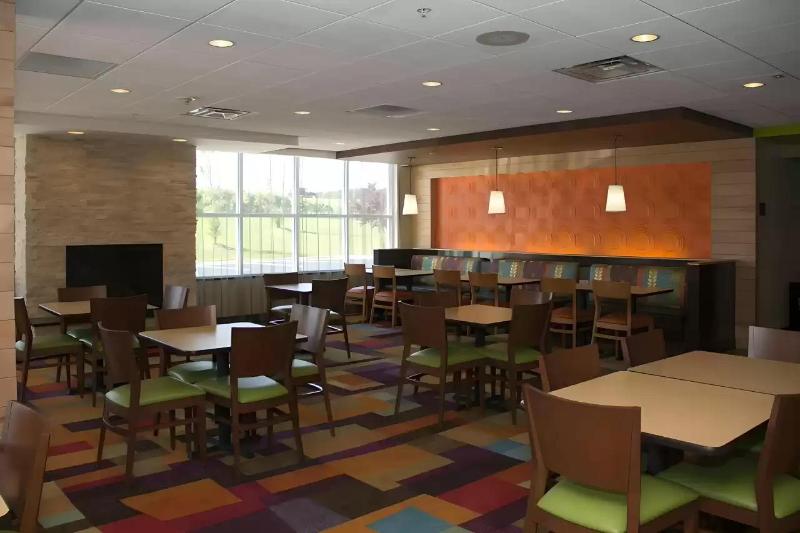 בית מלון כפרי Peach Tree Inn And Suites