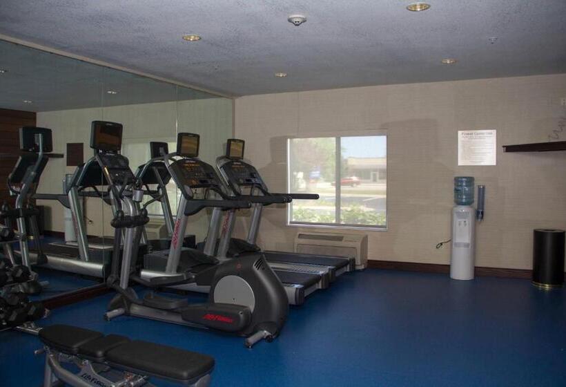 בית מלון כפרי Peach Tree Inn And Suites