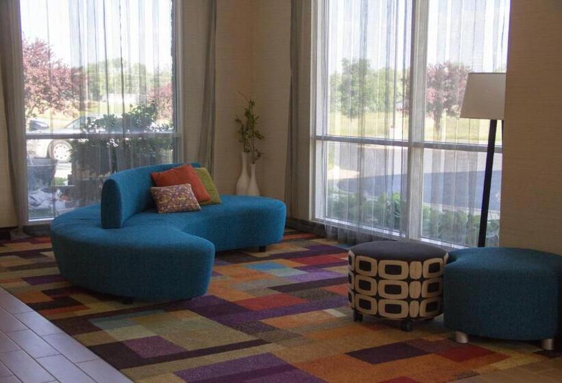 בית מלון כפרי Peach Tree Inn And Suites