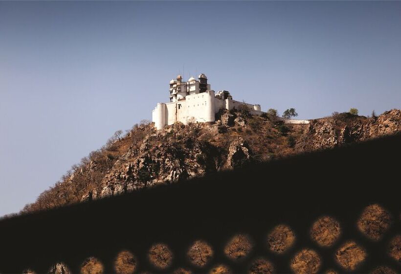 هتل Ramada by Wyndham Udaipur Resort & Spa