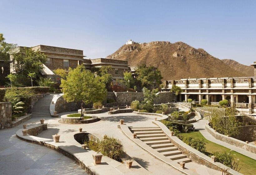 هتل Ramada by Wyndham Udaipur Resort & Spa