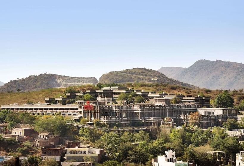 هتل Ramada by Wyndham Udaipur Resort & Spa
