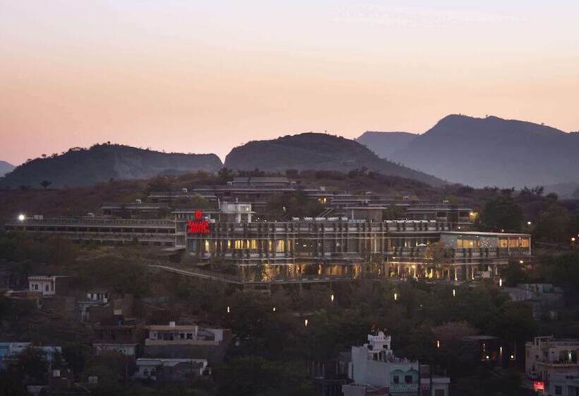 هتل Ramada by Wyndham Udaipur Resort & Spa