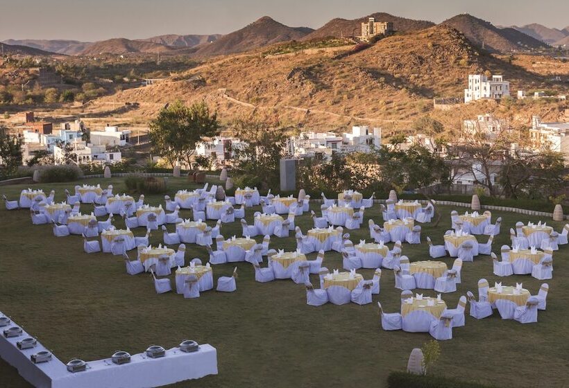 هتل Ramada by Wyndham Udaipur Resort & Spa