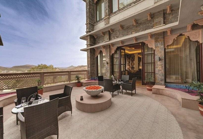 هتل Ramada by Wyndham Udaipur Resort & Spa