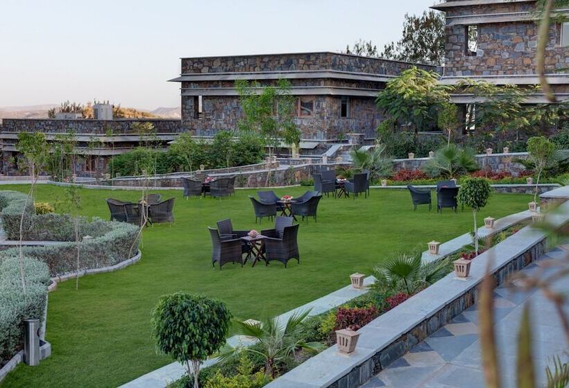 هتل Ramada by Wyndham Udaipur Resort & Spa