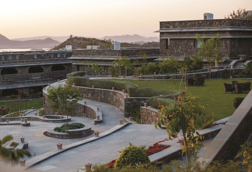 هتل Ramada by Wyndham Udaipur Resort & Spa