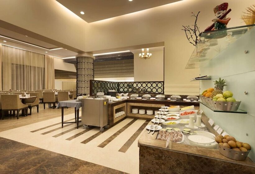 هتل Ramada by Wyndham Udaipur Resort & Spa