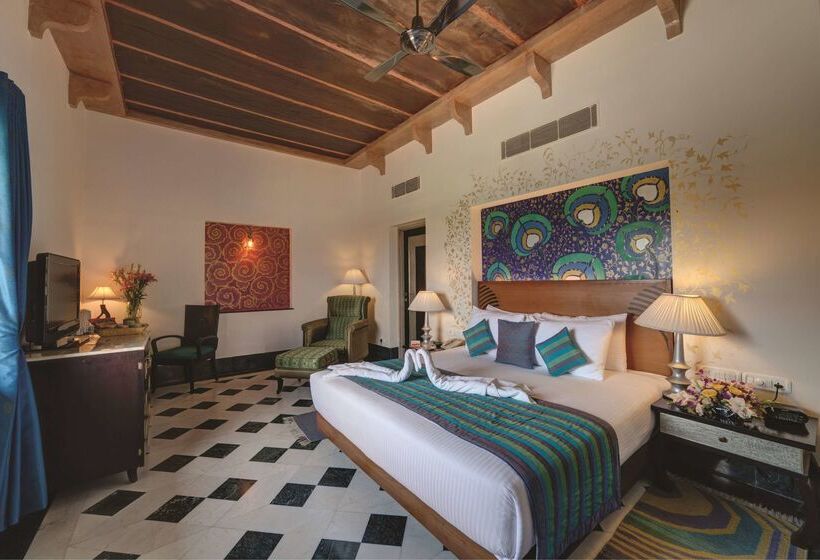 هتل Ramada by Wyndham Udaipur Resort & Spa