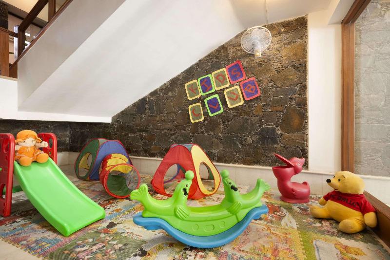 هتل Ramada by Wyndham Udaipur Resort & Spa