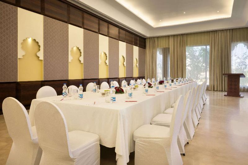 هتل Ramada by Wyndham Udaipur Resort & Spa