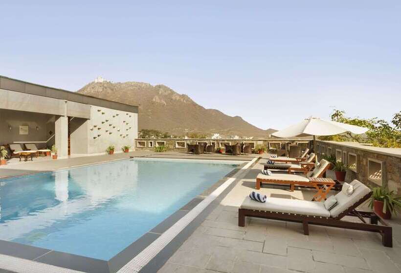 هتل Ramada by Wyndham Udaipur Resort & Spa