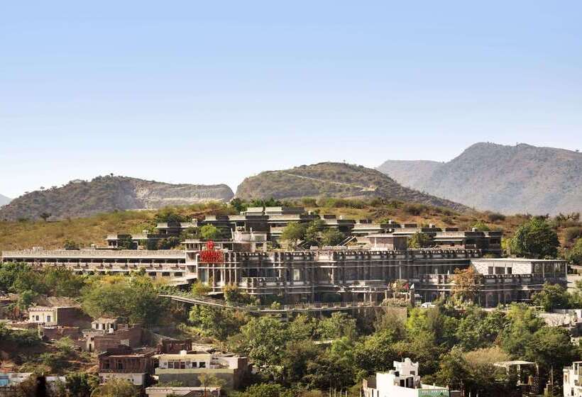 هتل Ramada by Wyndham Udaipur Resort & Spa