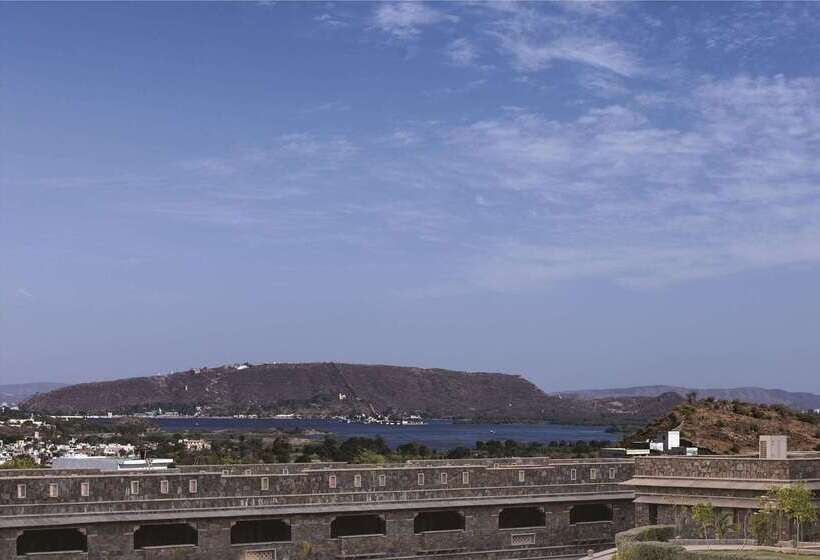 هتل Ramada by Wyndham Udaipur Resort & Spa