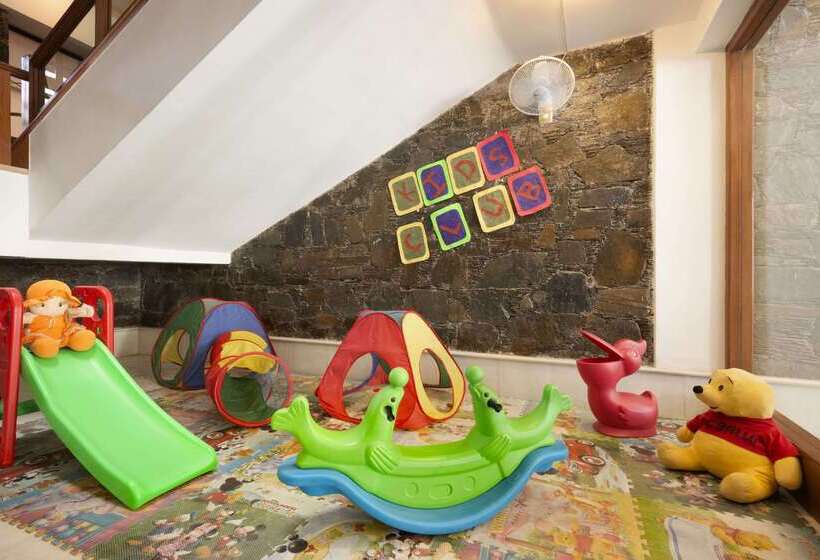 هتل Ramada by Wyndham Udaipur Resort & Spa