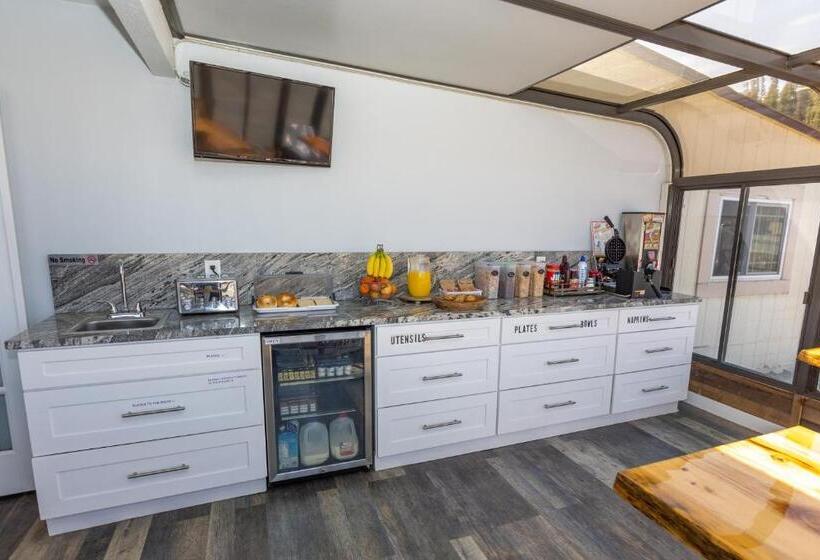 فندق Riverwalk Inn