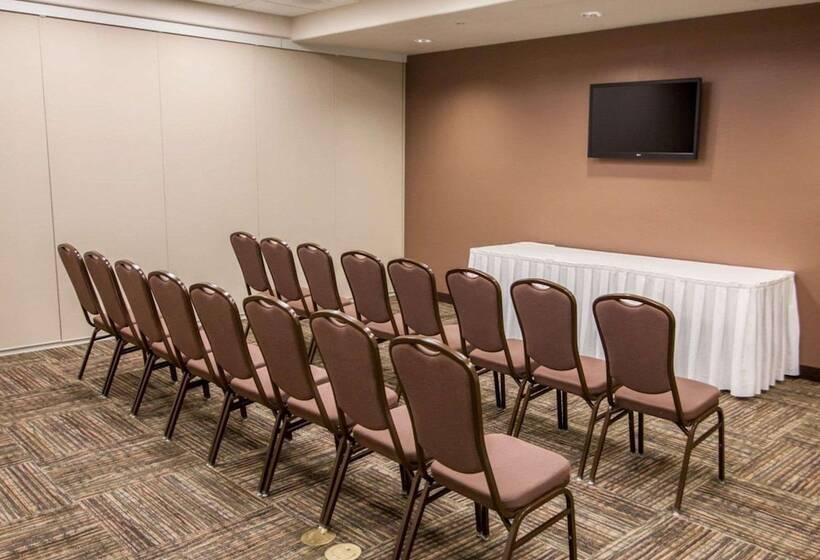 בית מלון כפרי Sleep Inn & Suites Garden City