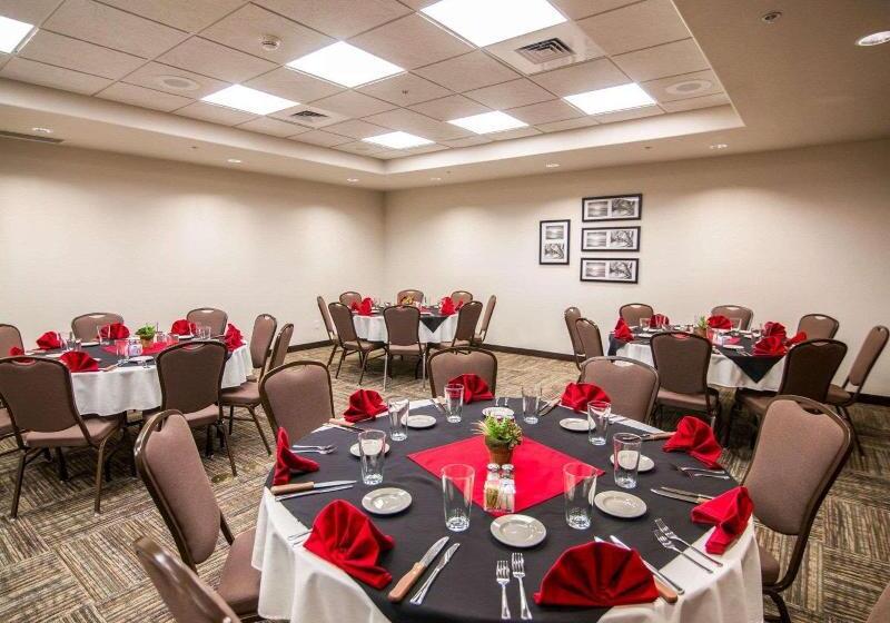 בית מלון כפרי Sleep Inn & Suites Garden City