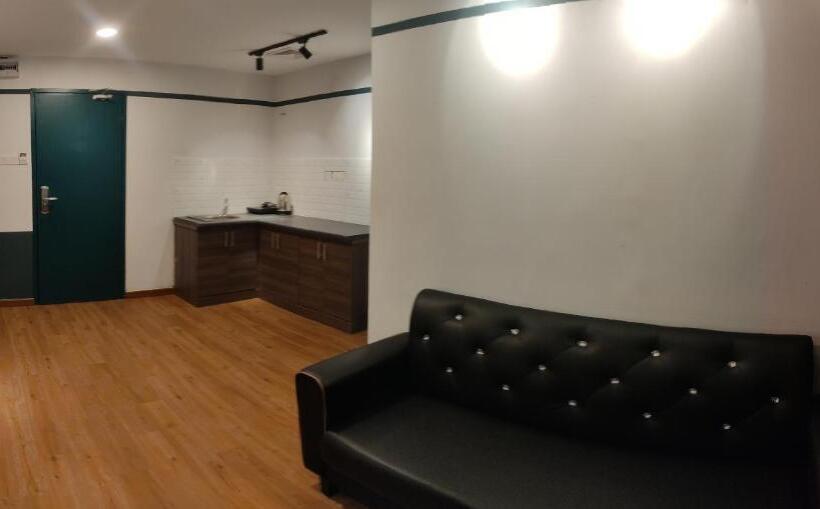 Smile Hotel C180 Cheras Selatan