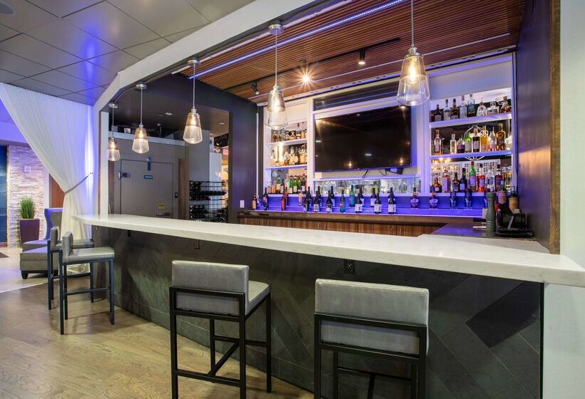 Отель The Mosey Buffalo Williamsville, Tapestry Collection By Hilton