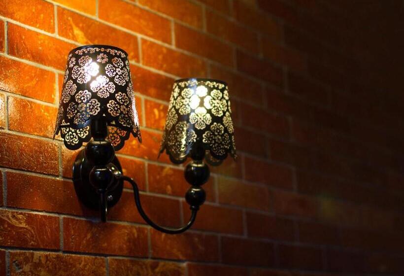 Отель The Youniq